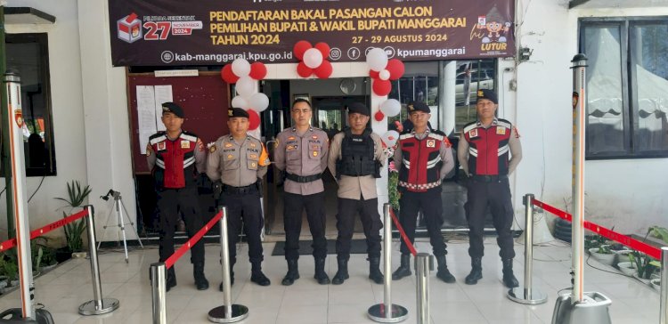 Polres Manggarai Siagakan Personel Pengamanan Tahap Pendaftaran Pasangan Bakal Calon Bupati dan Wakil Bupati dalam Pilkada Manggarai 2024