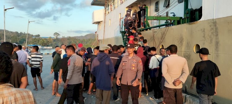 KP3 Laut : Pengamanan Kapal Penumpang di Pelabuhan Laut Reo Berjalan Lancar