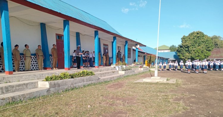 Sat Lantas Polres Manggarai gelar Police Goes To School di SMPN 1 Langke Rembong