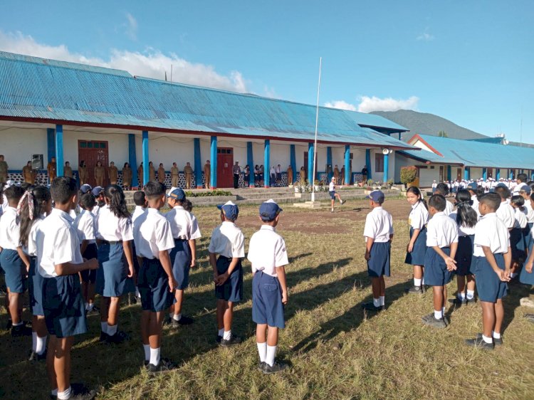 Sat Lantas Polres Manggarai gelar Police Goes To School di SMPN 1 Langke Rembong