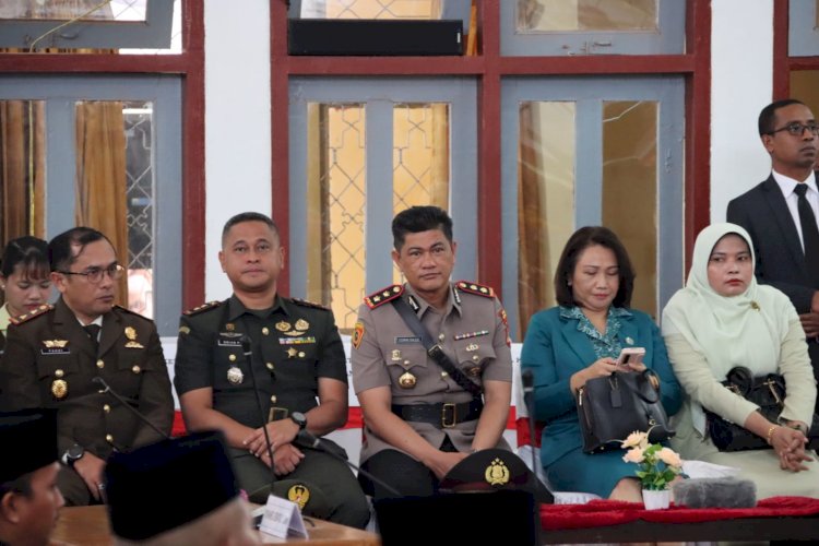 Kapolres Manggarai Hadiri Rapat Paripurna Pengambilan Sumpah Janji Anggota DPRD Kabupaten Manggarai Masa Bakti 2024-2029