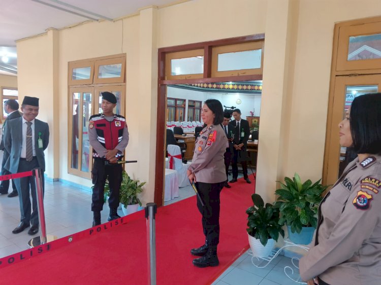 Polres Manggarai Siagakan Personil Pengamanan Rapat Paripurna Pengambilan Sumpah Janji Anggota DPRD Kabupaten Manggarai Masa Bakti 2024-2029