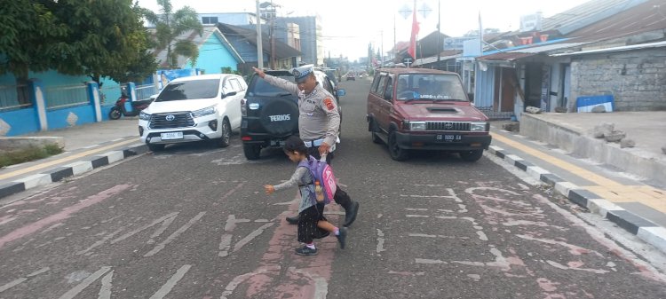 Sat. Lantas Polres Manggarai Laksanakan Pengamanan dan Pengaturan Lalu Lintas Pagi Hari