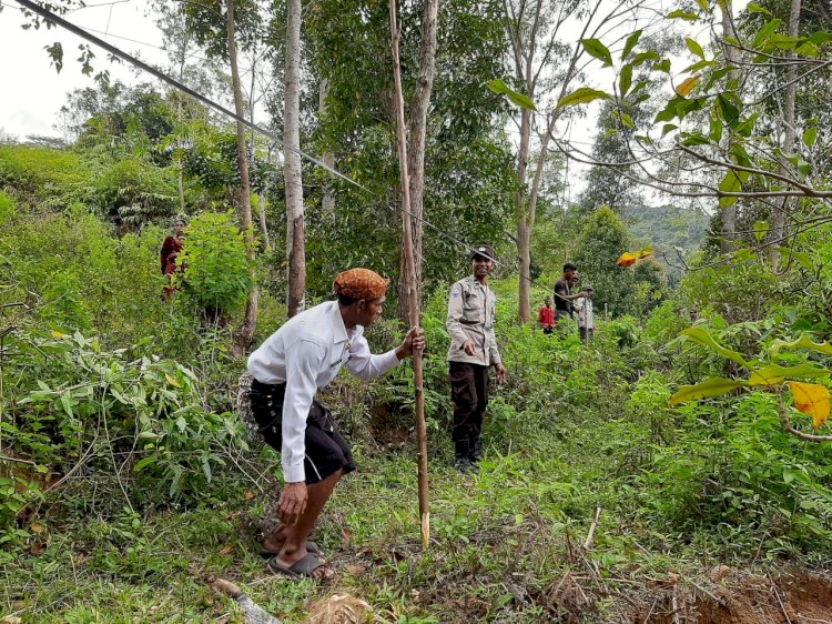 Bhabinkamtibmas : Mediasi Kasus Pencurian Buah Cengkeh Berhasil Diselesaikan dengan Damai