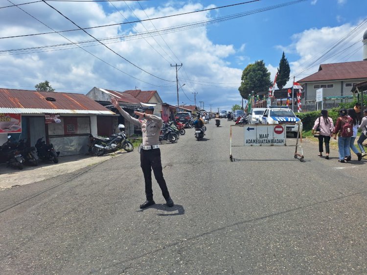 Sat Lantas Polres Manggarai Gelar Pengamanan Lalu Lintas Selama Sholat Jumat di Masjid Agung Baiturahman Ruteng