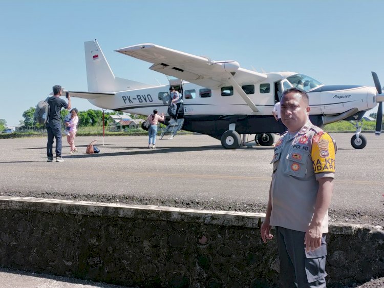 KP3 Udara : Pengamanan di Bandara Frans Sales Lega Ruteng berlangsung Lancar.