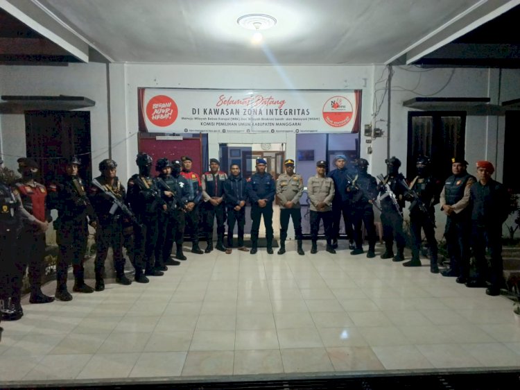 Patroli Gabungan Polres Manggarai dan Brimob Kompi 2 Yon B Pelopor Mantapkan Situasi Kamtibmas Jelang Pilkada