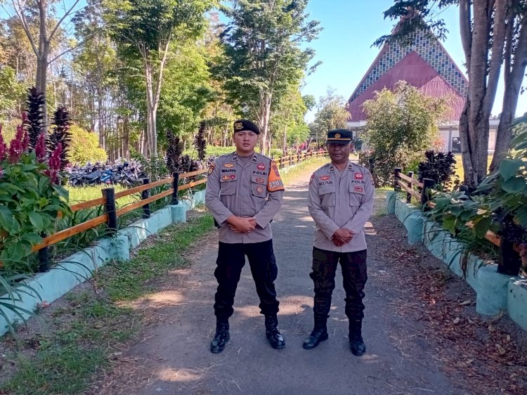 Ibadah Minggu di Kota Ruteng Berlangsung Aman dan Nyaman Berkat Kehadiran Personel Polres Manggarai