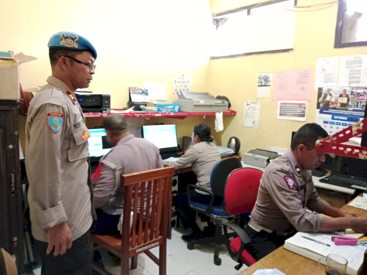 Pengawasan dan Pengecekan pelaksanaan Tugas Personil Polres Manggarai oleh Kasi Propam IPTU Heribertus D.E. Edot