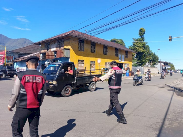 Jaga Situasi Kamtibmas, Sat. Samapta Polres Manggarai Gelar Patroli Dialogis di Kota Ruteng