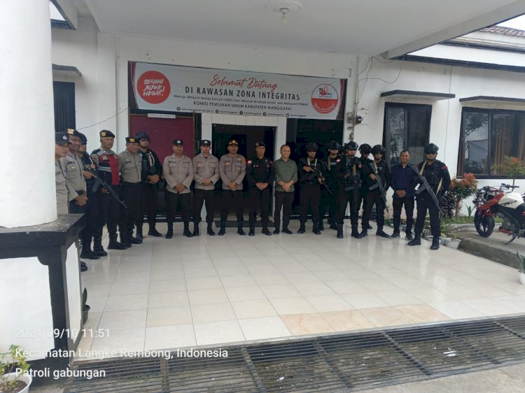 Polres Manggarai dan Brimob Kompi 2 Yon B Pelopor Gelar Patroli Gabungan untuk Ciptakan Kondisi Kamtibmas Kondusif Selama Operasi Mantap Praja 2024