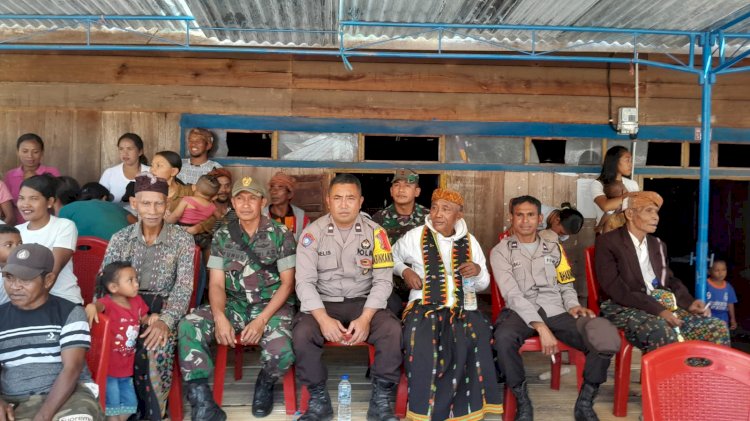 Pengamanan Acara Adat Penti Weki Peso Beo oleh Bhabinkamtibmas dan Babinsa di Kampung Muwur, Desa Wae Mantang