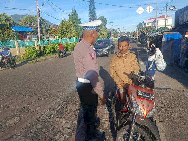 Sat.Lantas Polres Manggarai Laksanakan Pengamanan dan Pengaturan Lalu Lintas Rutin