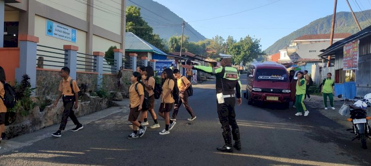 Sat.Lantas Polres Manggarai Laksanakan Pengamanan dan Pengaturan Lalu Lintas Rutin