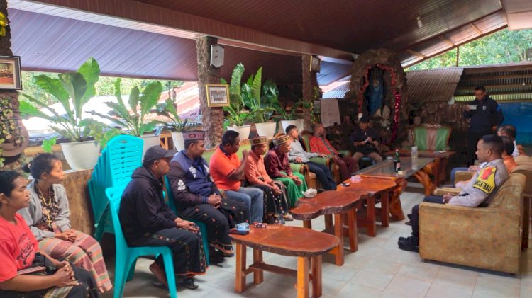 Bhabinkamtibmas Langke Rembong Mediasi Kasus Pencurian Cengkeh Kering Milik Pastoran Paroki Ekaristi Kudus Ka Redong