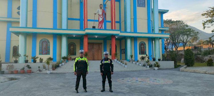 Polres Manggarai Terjunkan Personel untuk Pengamanan Ibadah Minggu di Kota Ruteng