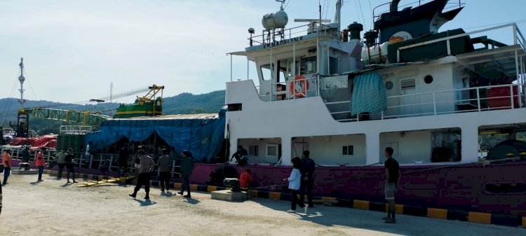 KP3 Laut : Pengamanan Kapal Penumpang di Pelabuhan Laut Reo berlangsung Tertib dan Lancar.