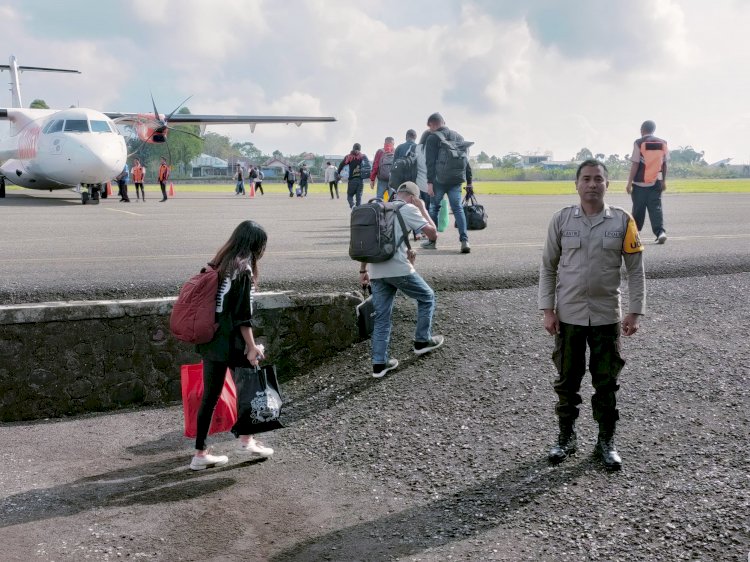 KP3 Udara Frans Sales Lega Ruteng Amankan Penerbangan di Bandara Frans Sales Lega Ruteng