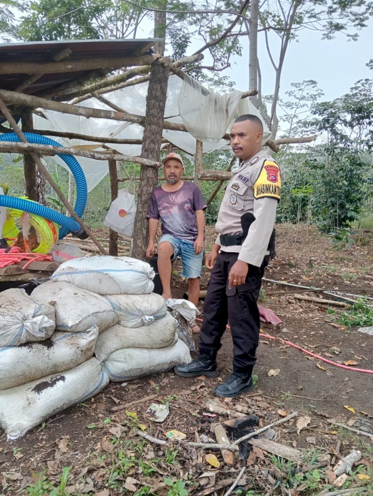 Patroli Bripka Theodorus Angkat, Bhabinkamtibmas Satar Mese, Jaga Kondusifitas Desa Binaan