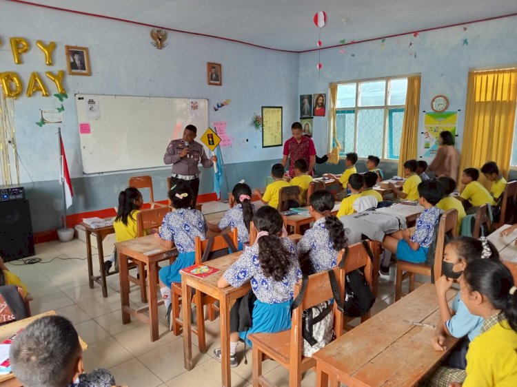 Sat Lantas Polres Manggarai Gelar Kegiatan POLSANAK di SDK Ruteng III