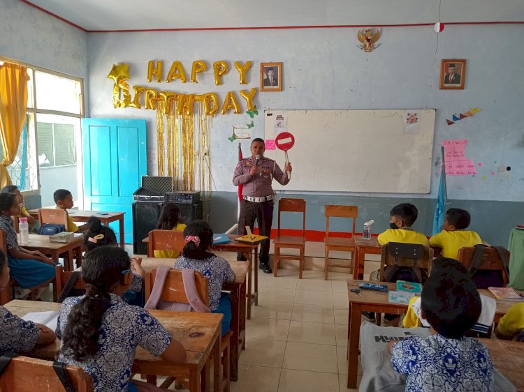 Sat Lantas Polres Manggarai Gelar Kegiatan POLSANAK di SDK Ruteng III