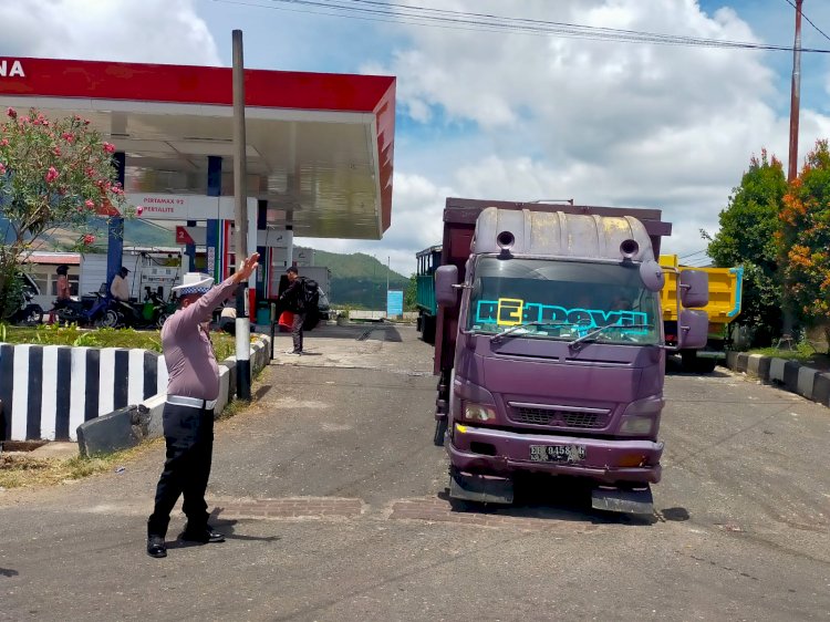 Patroli KRYD, PAMTURLALIN, dan Himbauan Kamseltibcarlantas di Kota Ruteng oleh Sat Lantas Polres Manggarai