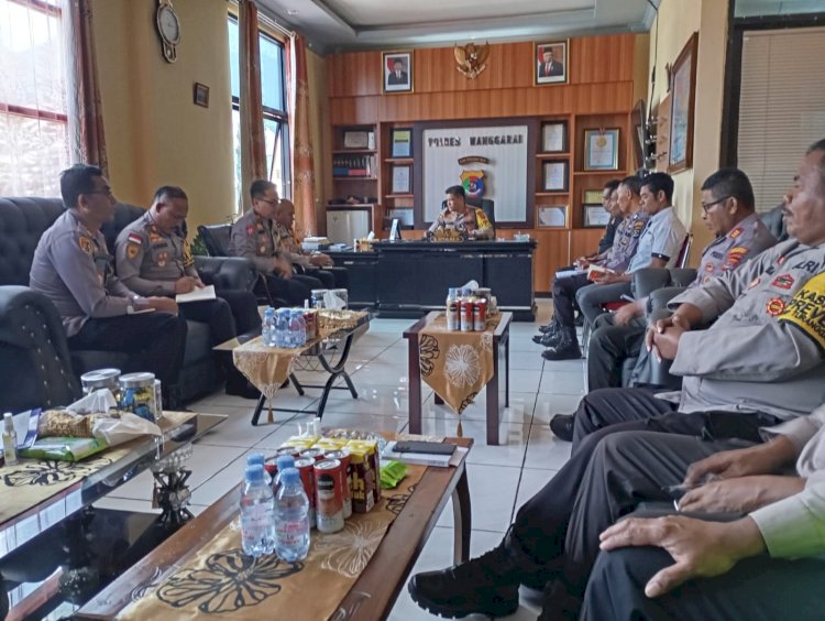 Pimpin Rapat Anev Mingguan, Kapolres Manggarai Sampaikan Arahan Penting untuk Kinerja Optimal