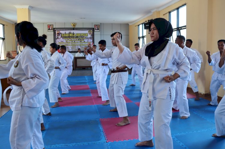 Personel Polres Manggarai Ikuti Ujian Bela Diri Polri sebagai Syarat Kenaikan Pangkat