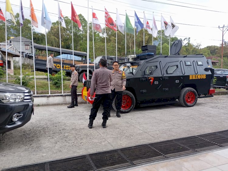 Polres Manggarai Gelar Pengamanan Rapat Pleno Penetapan Pasangan Calon Bupati dan Wakil Bupati Manggarai 2024