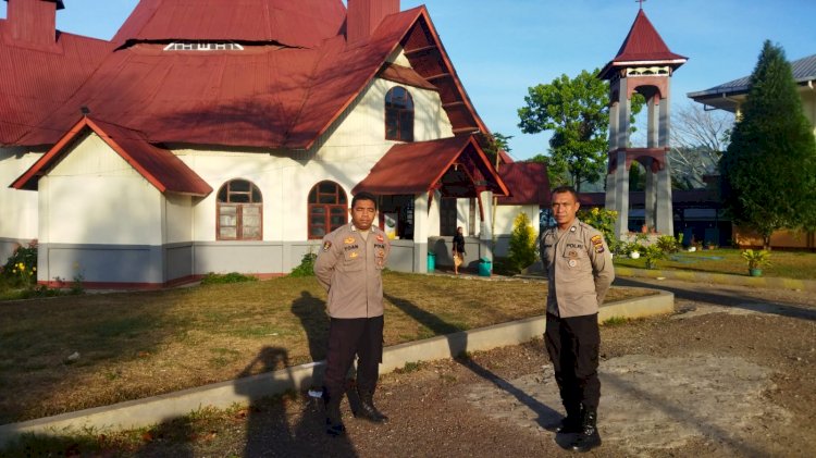 Polsek Cibal Siapkan Personil untuk Pengamanan Perayaan Misa di Gereja Paroki Kristus Raja Pagal