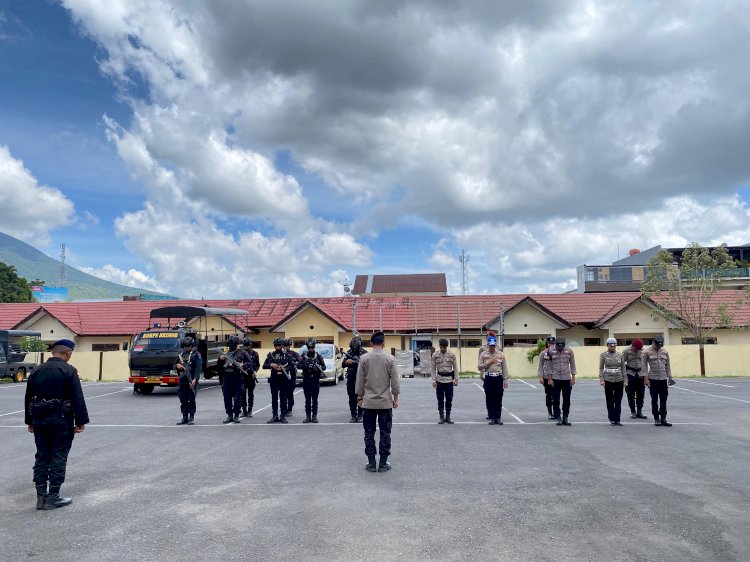 Patroli Gabungan Polres Manggarai dan Brimob Kompi 2 Yon B Pelopor Ciptakan Situasi Kamtibmas Kondusif Selama Operasi Mantap Praja 2024