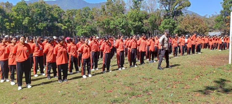 Kasat Binmas Polres Manggarai Pimpin Pelatihan PBB untuk Mahasiswa UNIKA Santu Paulus Ruteng