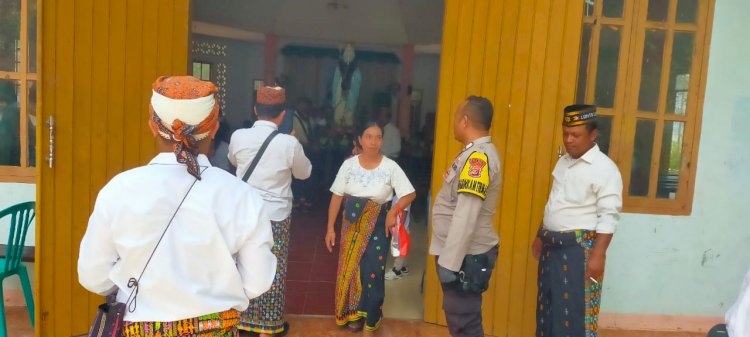 Pengamanan dan Pengawalan Perarakan Patung Bunda Maria oleh BRIPKA ALBERTUS RAHMAT dan BRIPKA ANSELMUS TAPO Berjalan Lancar