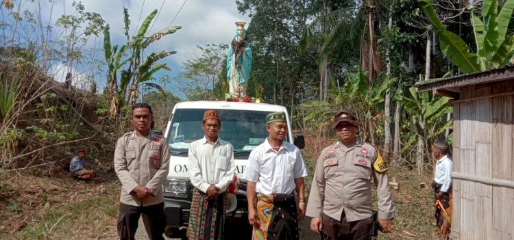 Pengamanan dan Pengawalan Perarakan Patung Bunda Maria oleh BRIPKA ALBERTUS RAHMAT dan BRIPKA ANSELMUS TAPO Berjalan Lancar