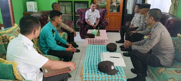 Bhabinkamtibmas Polres Manggarai melaksanakan kegiatan Sambang di SMP Imaculata Ruteng Terkait Kasus Bullying