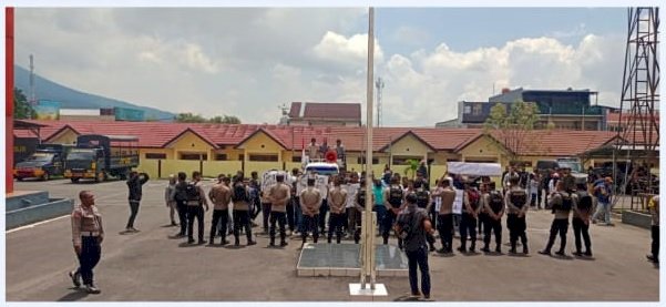 Polres Manggarai Gelar Pengamanan dan Pengawalan Aksi Unjuk Rasa Damai Forum Aliansi Mahasiswa Peduli Poco Leok (FAMPPL)