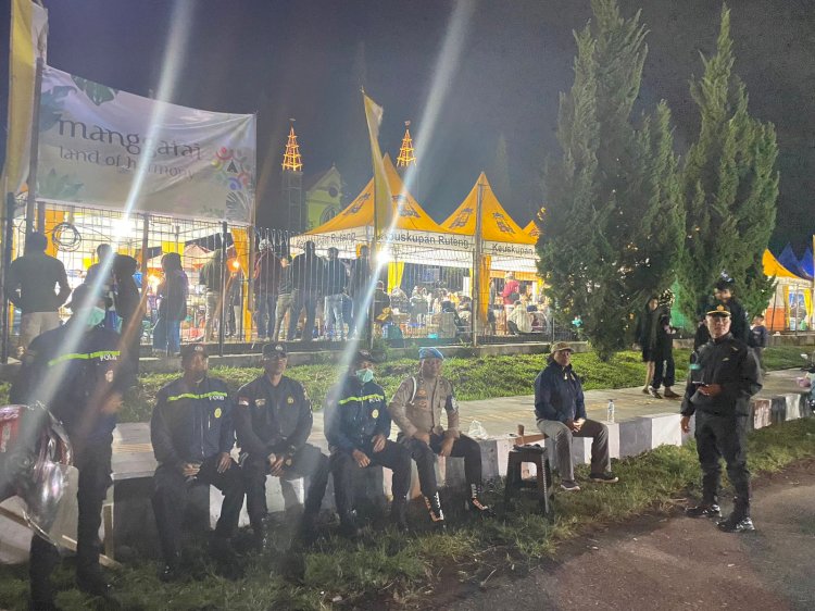 Personel Polres Manggarai Amankan Pembukaan Festival Golo Curu 2024 Maria Ratu Rosari