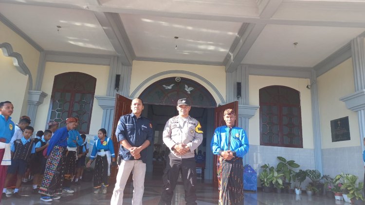 Anggota Polres Manggarai Gelar Pengamanan Kegiatan Misa Perarakan Patung Bunda Maria Ratu Rosario di Ruteng