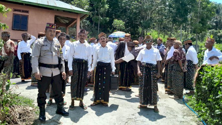 Bhabinkamtibmas kec. Rahong Utara Gelar Kegiatan Sambang dan Pengamanan Acara Adat Pentang Pitak