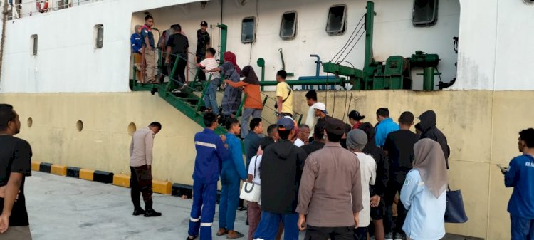 KP3 Laut Pelabuhan Reo Lakukan Pengamanan Kapal Penumpang di Pelabuhan Laut Reo