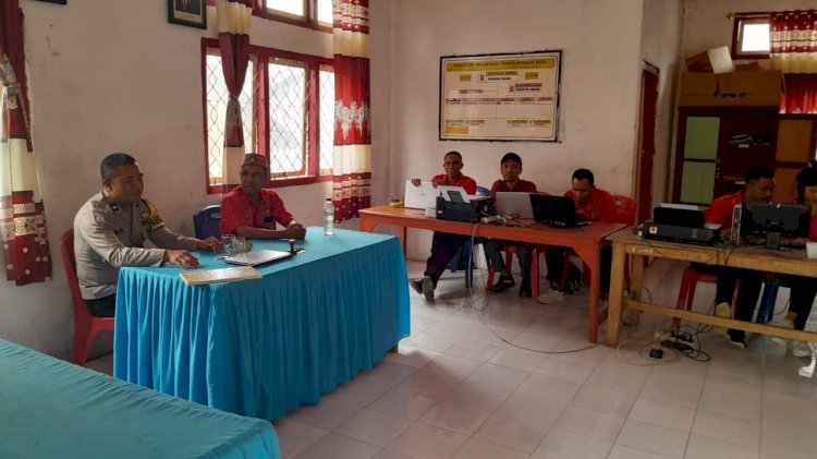 Bhabinkamtibmas Rahong Utara,Kabupaten Manggarai, Melaksanakan Kegiatan Sambang di Kantor Desa Manong, Laru