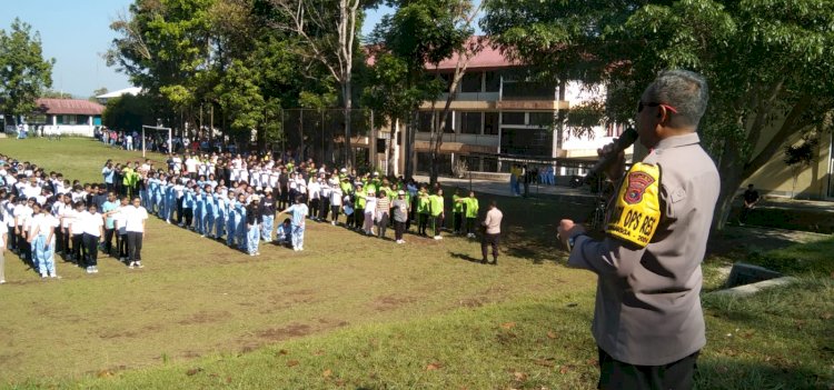 Kasat Binmas Polres Manggarai pimpin Pelatihan Baris-Berbaris di Universitas Katolik Indonesia ST. Paulus Ruteng