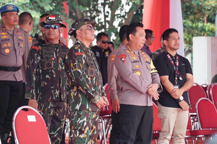 Kapolri Cek Gladi Bersih Apel Gelar Pasukan Pengamanan Pengambilan Sumpah Presiden dan Wapres R