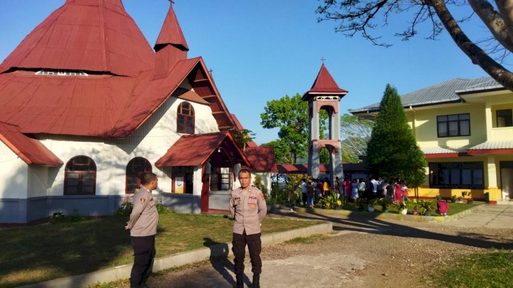 Polsek Cibal Gelar Pengamanan Perayaan Misa di Gereja Paroki Kristus Raja Pagal