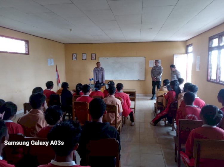 Anggota Binmas Polres Manggarai Gelar Sosialisasi dan Himbauan Kamtibmas di SMK Bintang Timur Manggarai