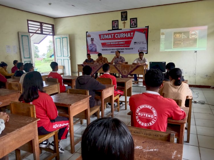 Polres Manggarai Gelar Jumat Curhat dengan Tema “Jumat Curhat Cari Berkah Jumat” di SMAS Bintang Timur