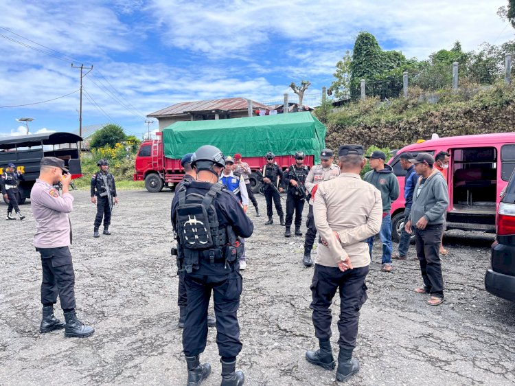 Jaga Situasi Kamtibmas Tetap Kondusif, Polres Manggarai Bersama Kompi 2 Yon B Pelopor Gelar Patroli Gabungan