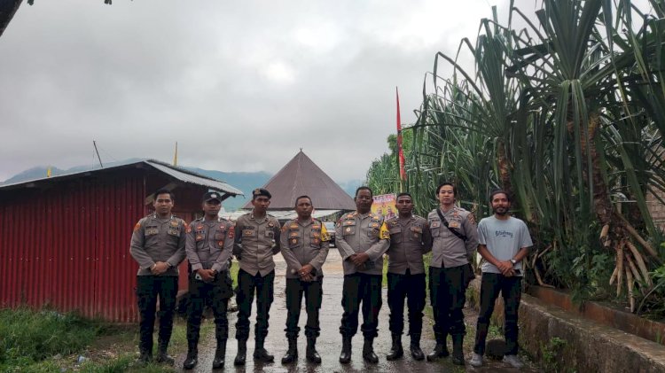 Kasat Samapta dan Kasat Binmas Polres Manggarai pimpin Pengamanan Kampanye Calon Bupati dan Wakil Bupati Kabupaten Manggarai di Kecamatan Ruteng.