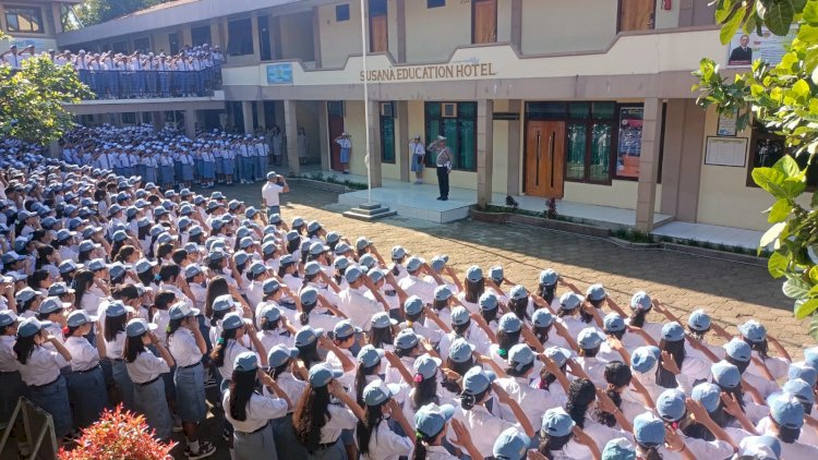 Sat Lantas Polres Manggarai Gelar Police Goes To School di SMK Sadar Wisata Ruteng