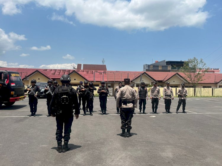 Patroli Gabungan Polres Manggarai dan Kompi 2 Yon B Pelopor Jaga Situasi Kondusif Selama Operasi Mantap Praja 2024